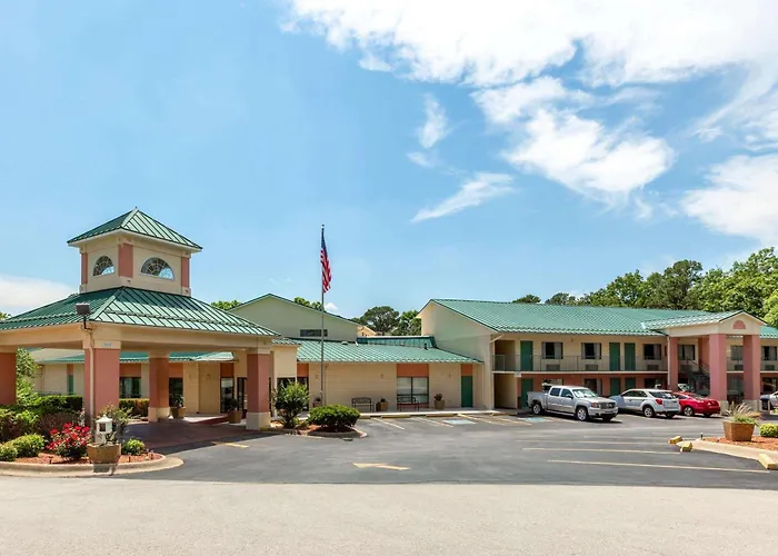 Pet Friendly hotel: Super 8 By Wyndham Eureka Springs