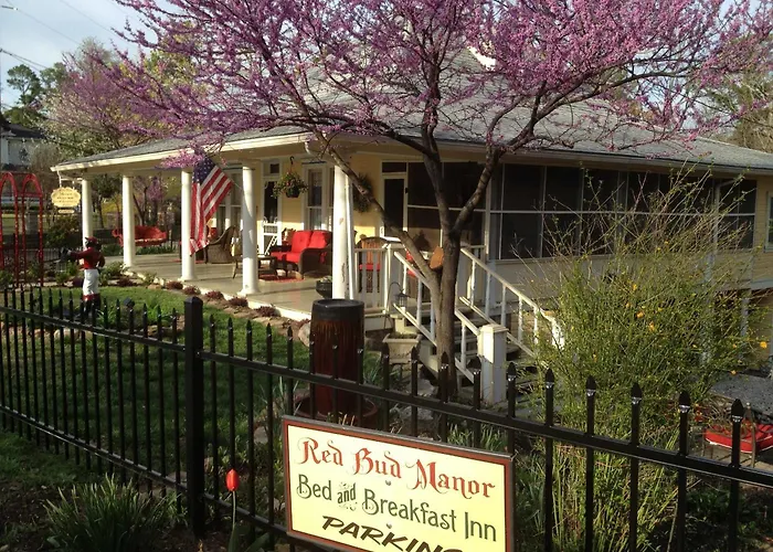 Red Bud Manor Inn